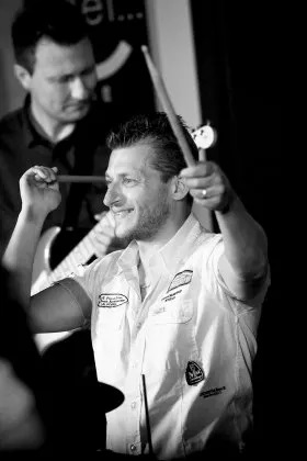 Batteur, portrait en noir et blanc