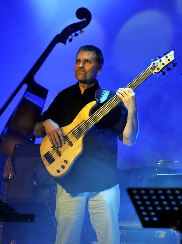 Bassiste sur scène