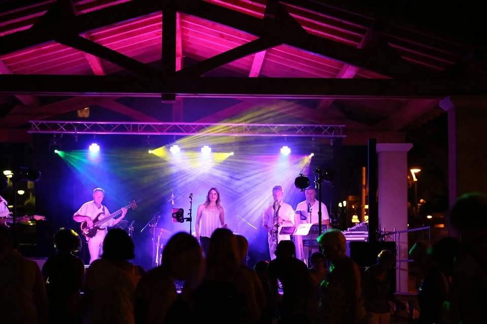 Concert sous une pergola