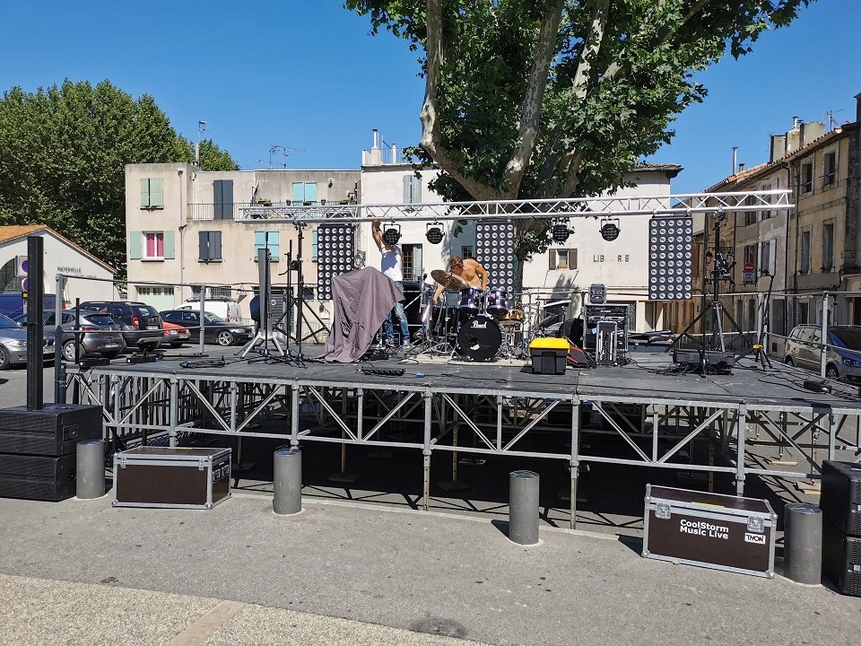Montage de la scène en centre-ville